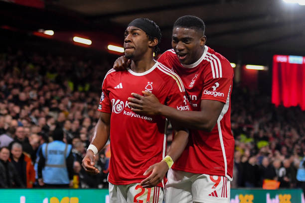 众多玩家参 众多玩家参