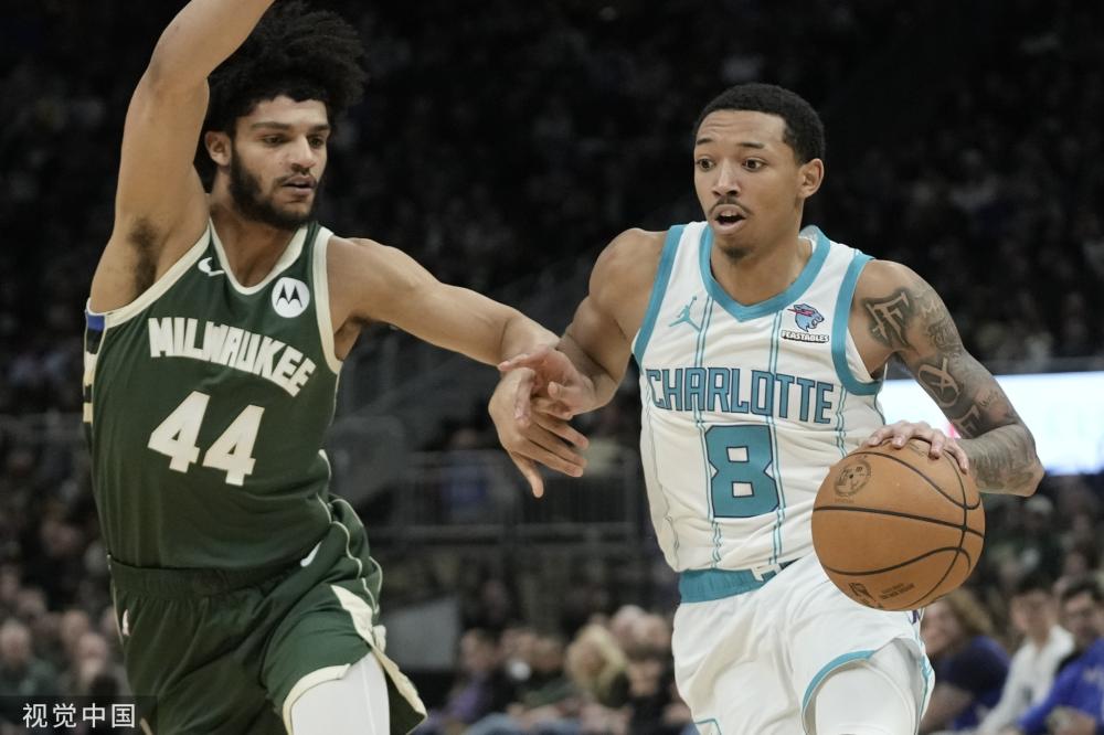 效力於曼聯 效力於曼聯